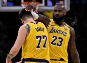 开云官方app入口-关于詹姆斯独揽三双数据，带领湖人轻取对手的信息