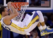 开云体育直播-篮球双城记，湖人粉碎爵士，布伦森在德甲争冠战接管比赛