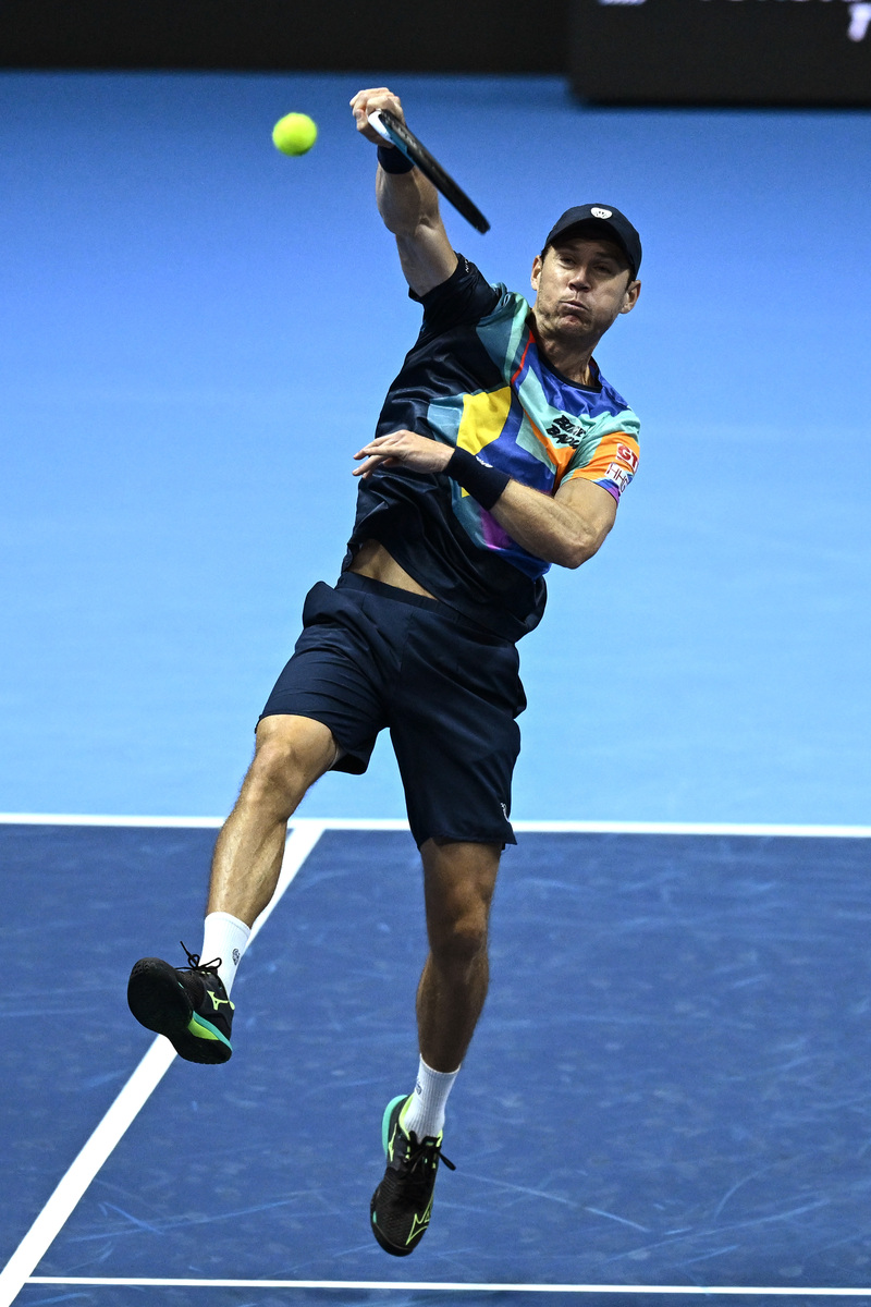 世界网球队力克英国网球队,费德勒关键制胜的简单介绍 世界网球队力克英国网球队,费德勒关键制胜的简单介绍