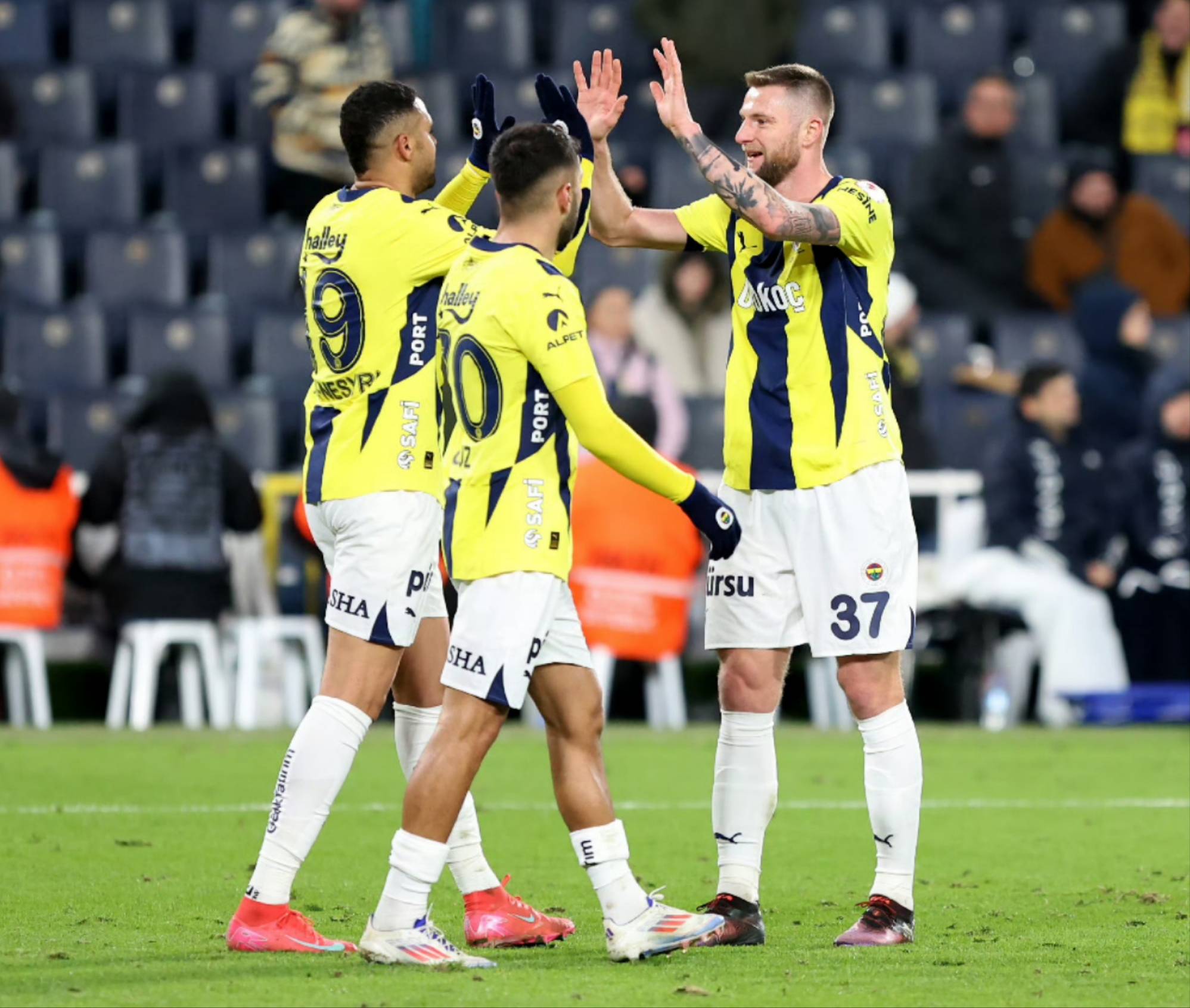 关于英国网球队力克美国网球队，穆雷三分雨点燃全场的信息