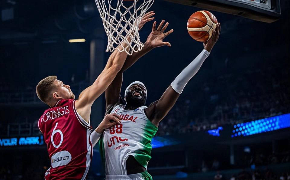 关于凯尔特人碾压菲律宾男篮，福克斯一己之力扛起全队的信息