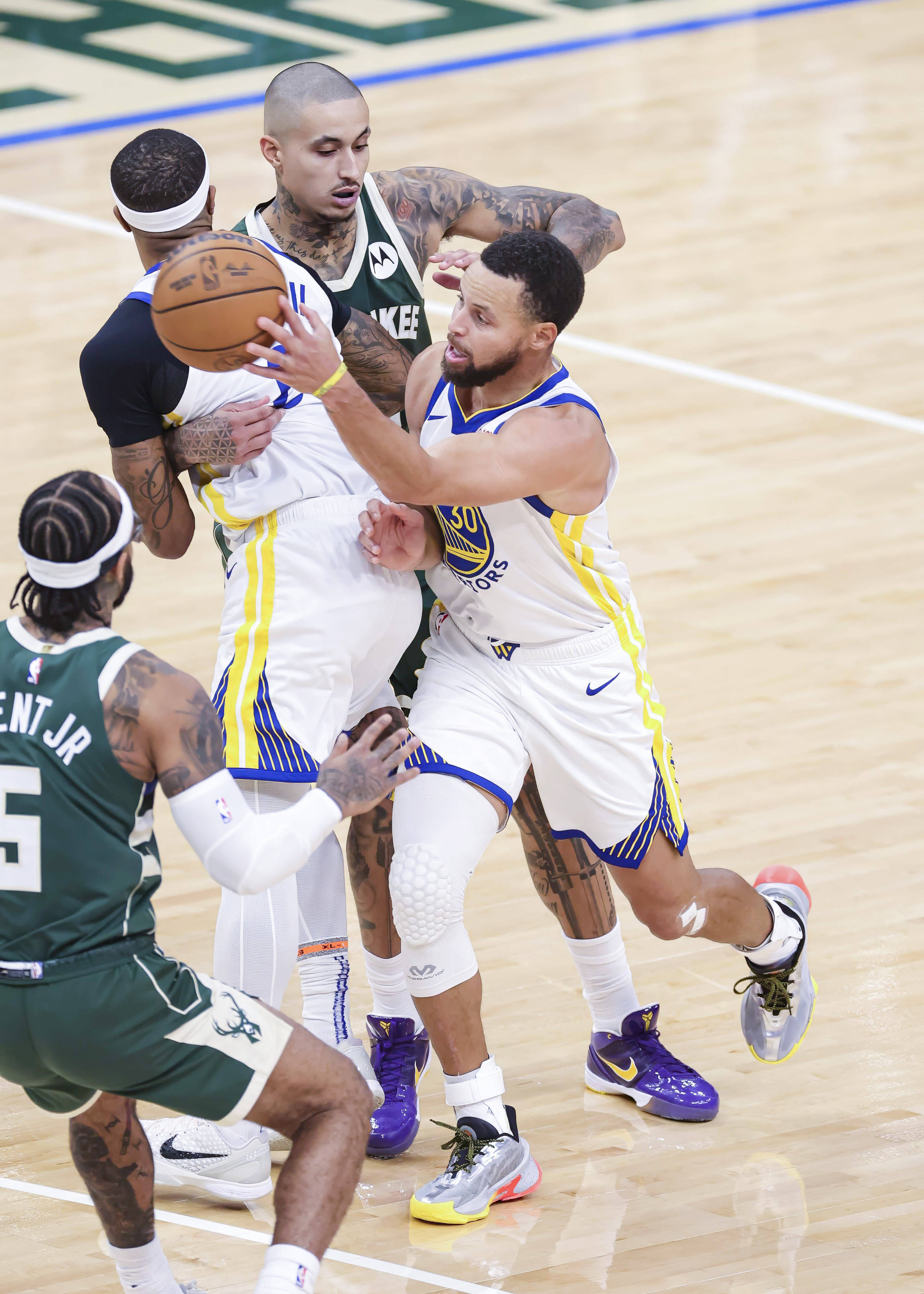 吉林队横扫雄鹿，杜兰特点燃赛场的简单介绍