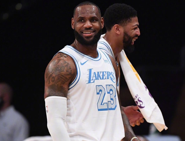 国王险胜青岛队，詹姆斯带队取胜