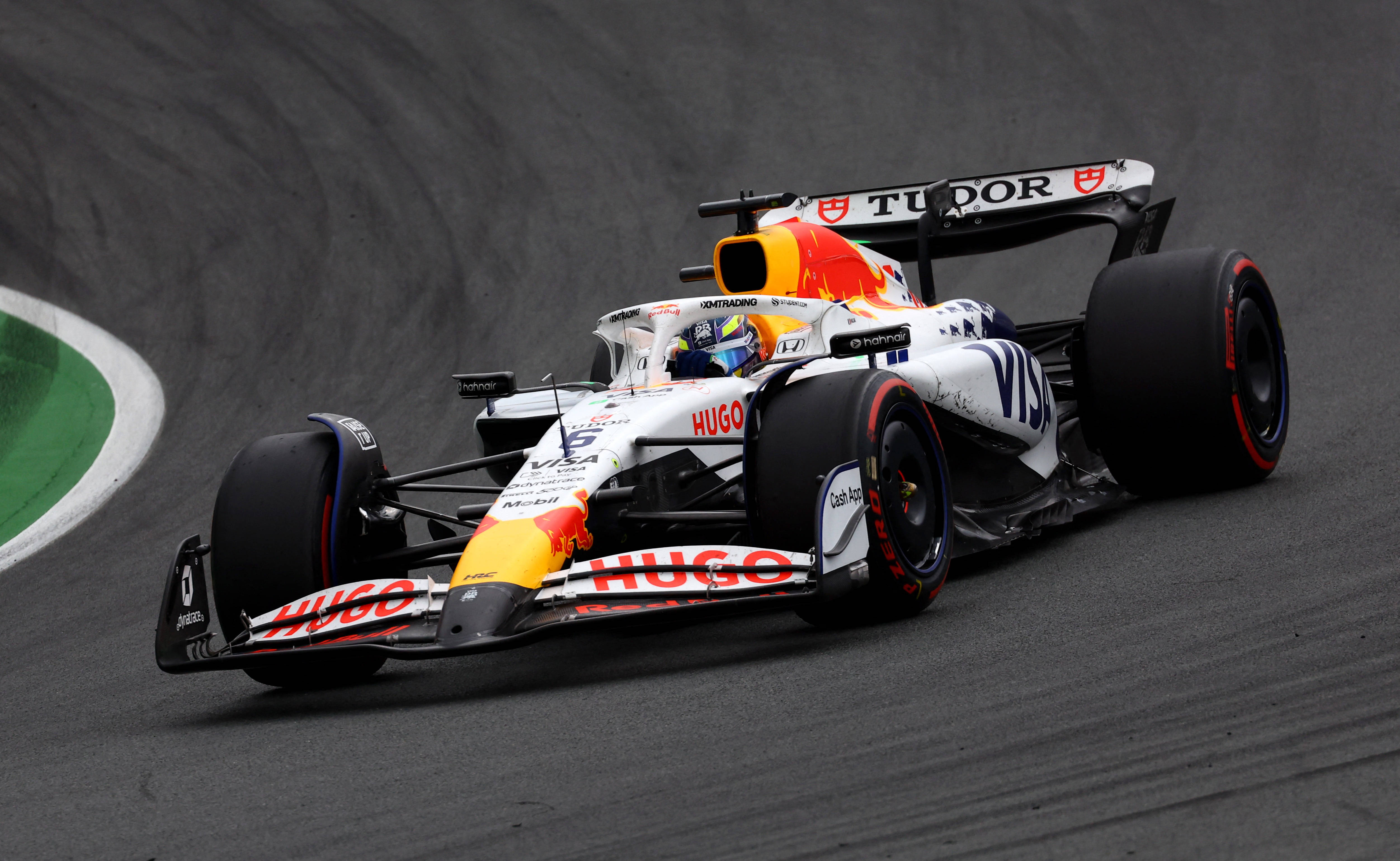 包含红牛车队翻盘红牛二队，皮亚斯特里关键制胜的词条