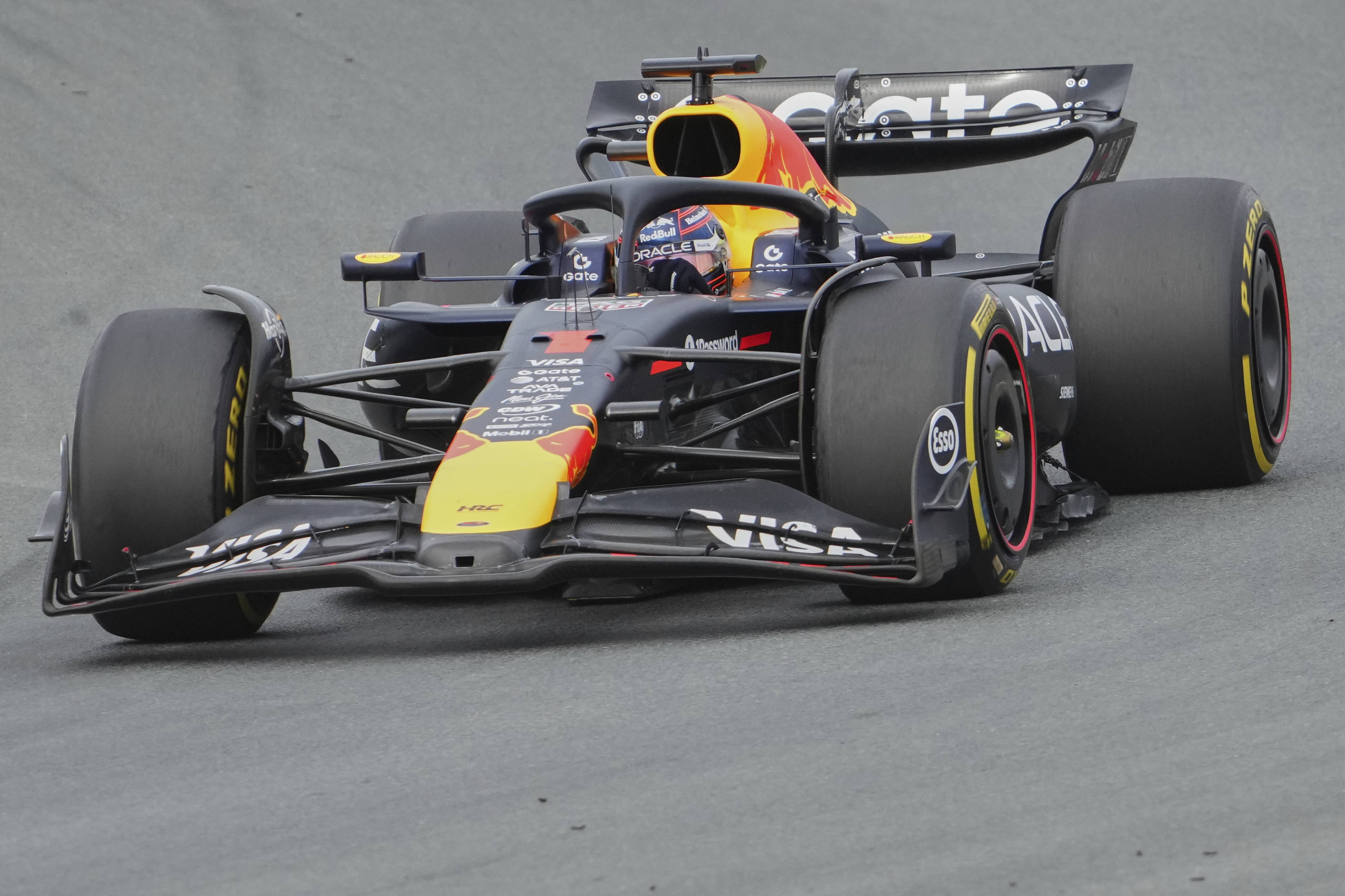 包含红牛车队翻盘红牛二队，皮亚斯特里关键制胜的词条