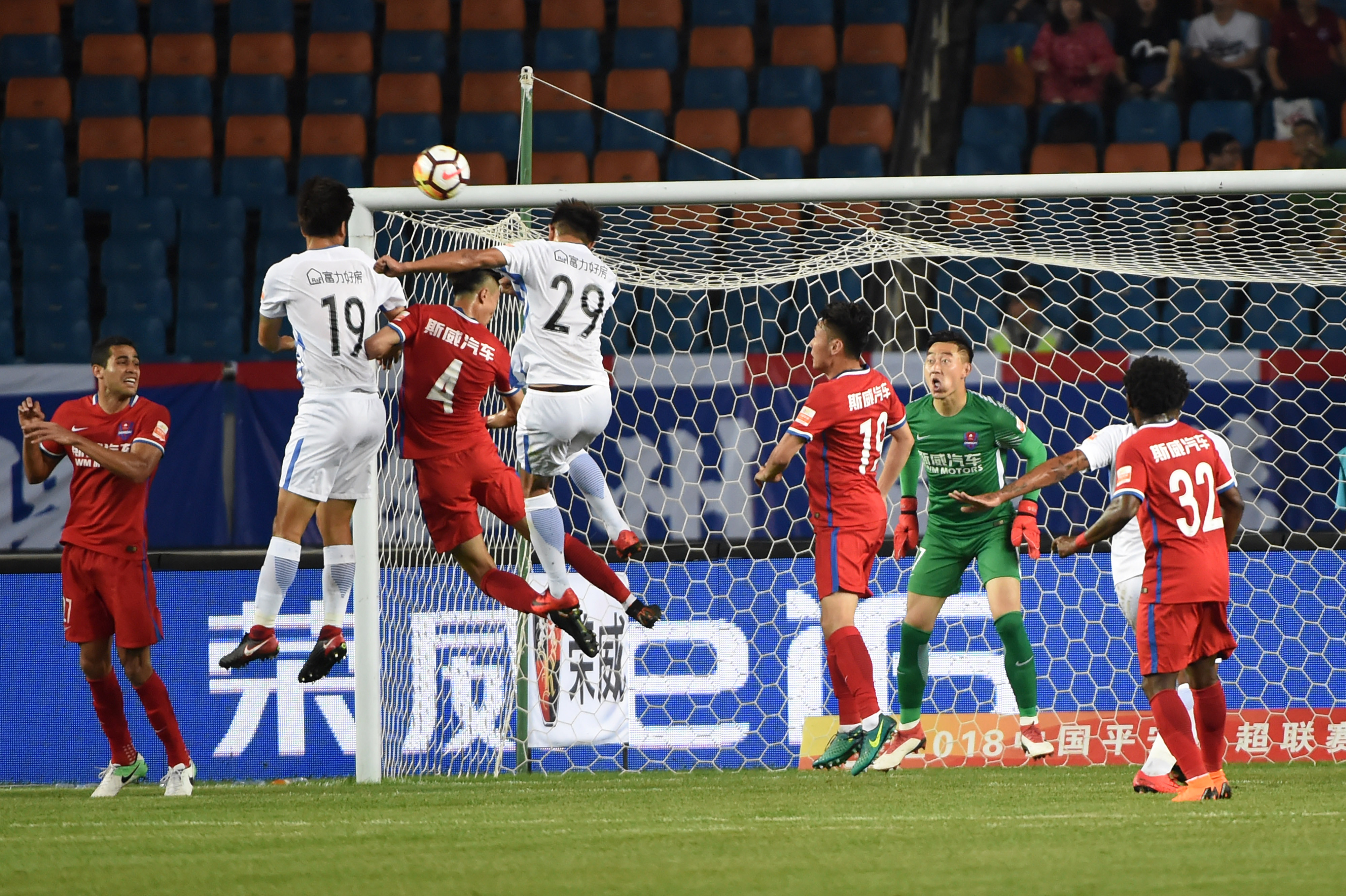 广州富力主场告捷，继续向中超冠军发起进攻