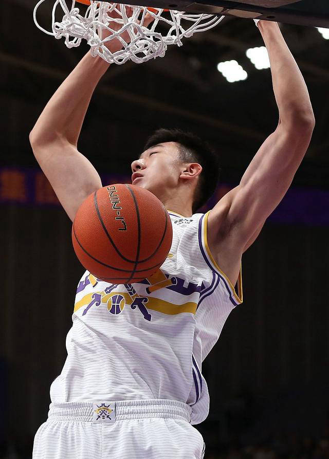 包含深圳男篮备战下一场比赛，志在必胜的词条