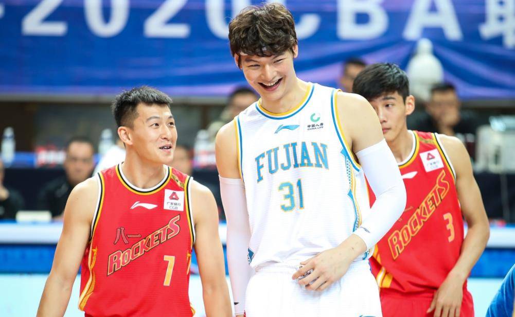 湖南男篮奋力拼搏，决胜季后赛希望