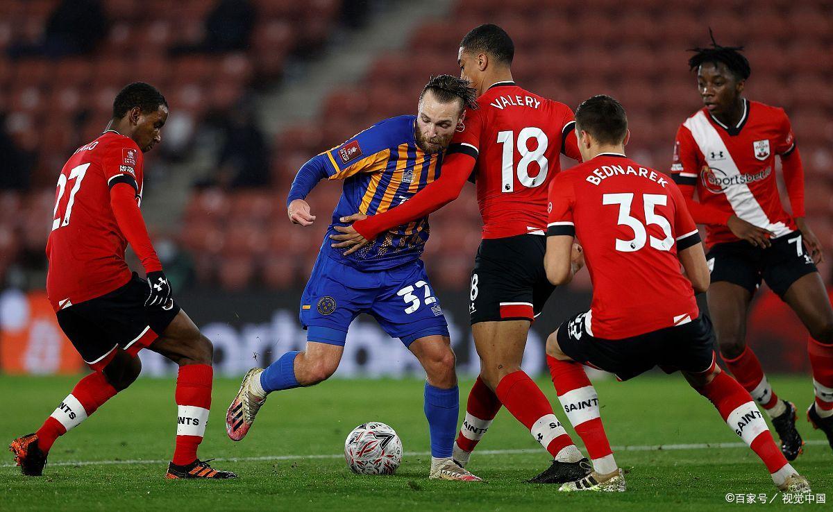 关于门兴格拉德巴赫突围成功，前往德甲前十的信息