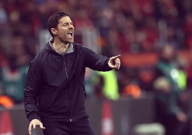 关于斯图加特主帅因战术失误被批评的信息