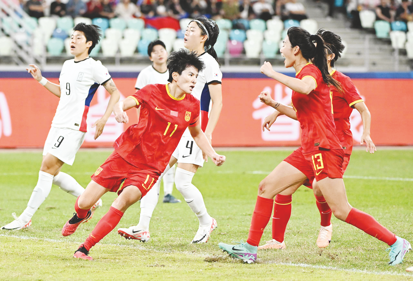 国内外女足比赛中,顶尖球员争夺荣誉的简单介绍 国内外女足比赛中,顶尖球员争夺荣誉的简单介绍