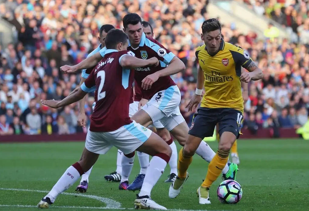 伯恩利球员发挥出色，带领球队获胜的简单介绍