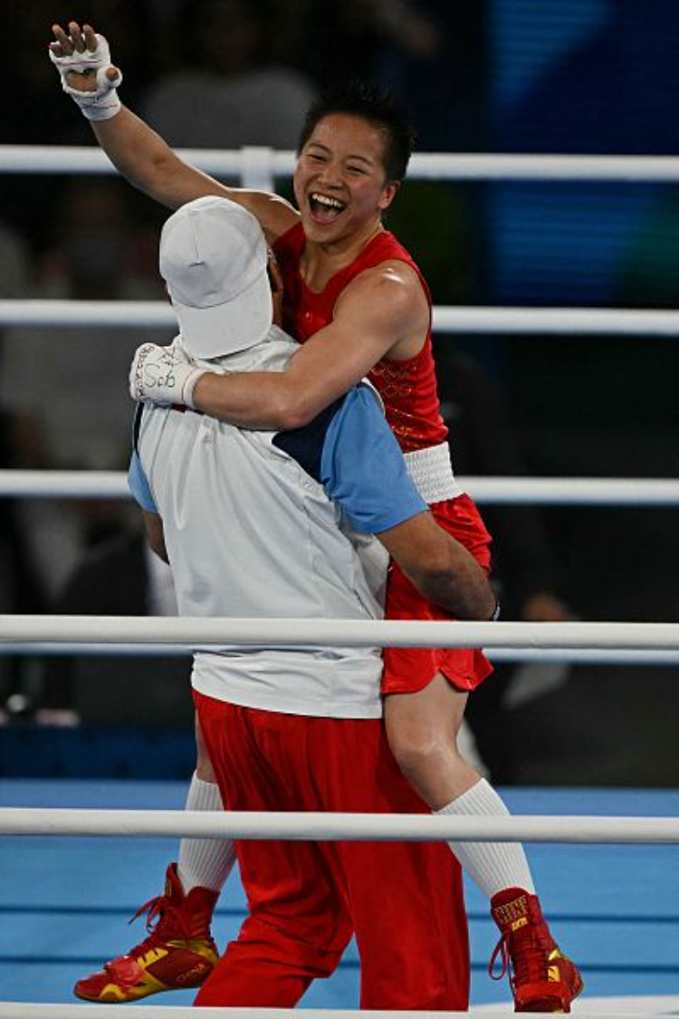 紧箍咬牙！运动员们在赛场上拼尽一切的简单介绍