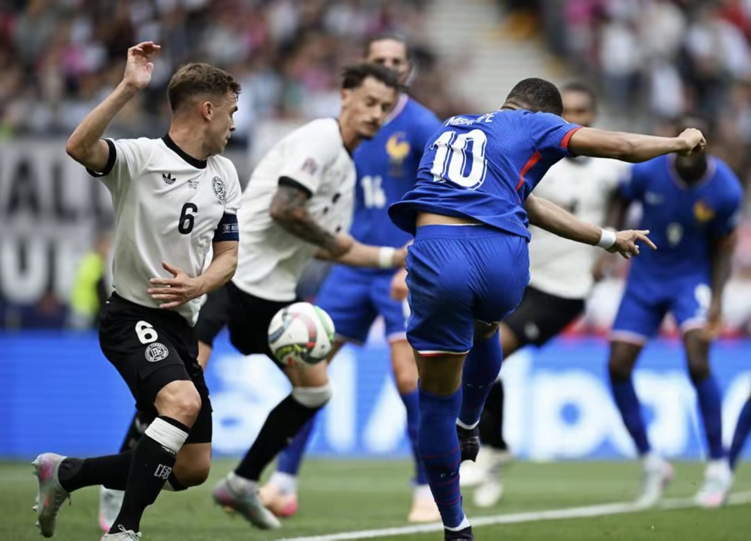 关于联合杯鏖战年终总决赛，西西帕斯统治全场的信息