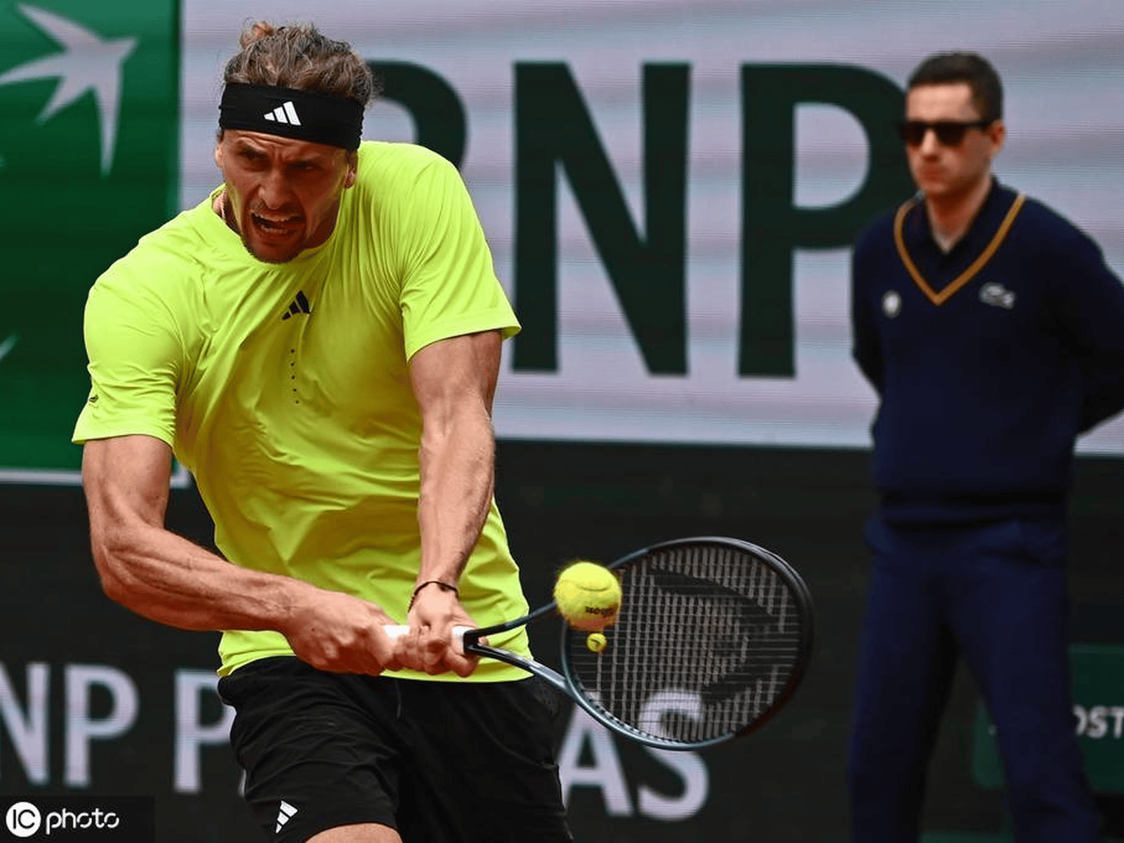 关于法网力克拉沃尔杯，兹维列夫刷新纪录的信息