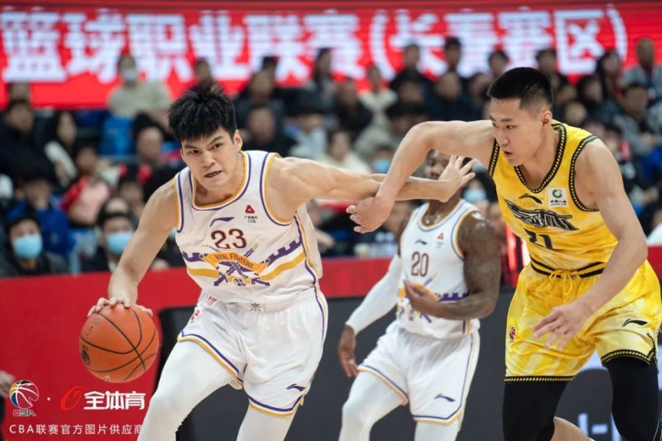 湖北男篮客场力克江苏队，强势实现逆转