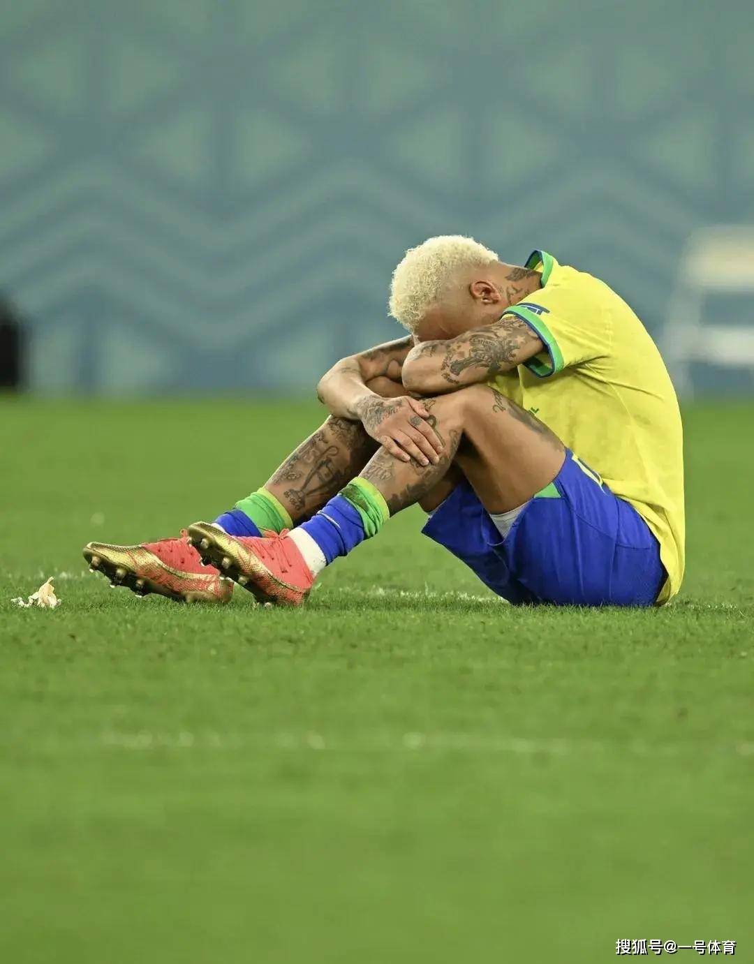 意大利爆冷巴西，莫德里奇统治全场