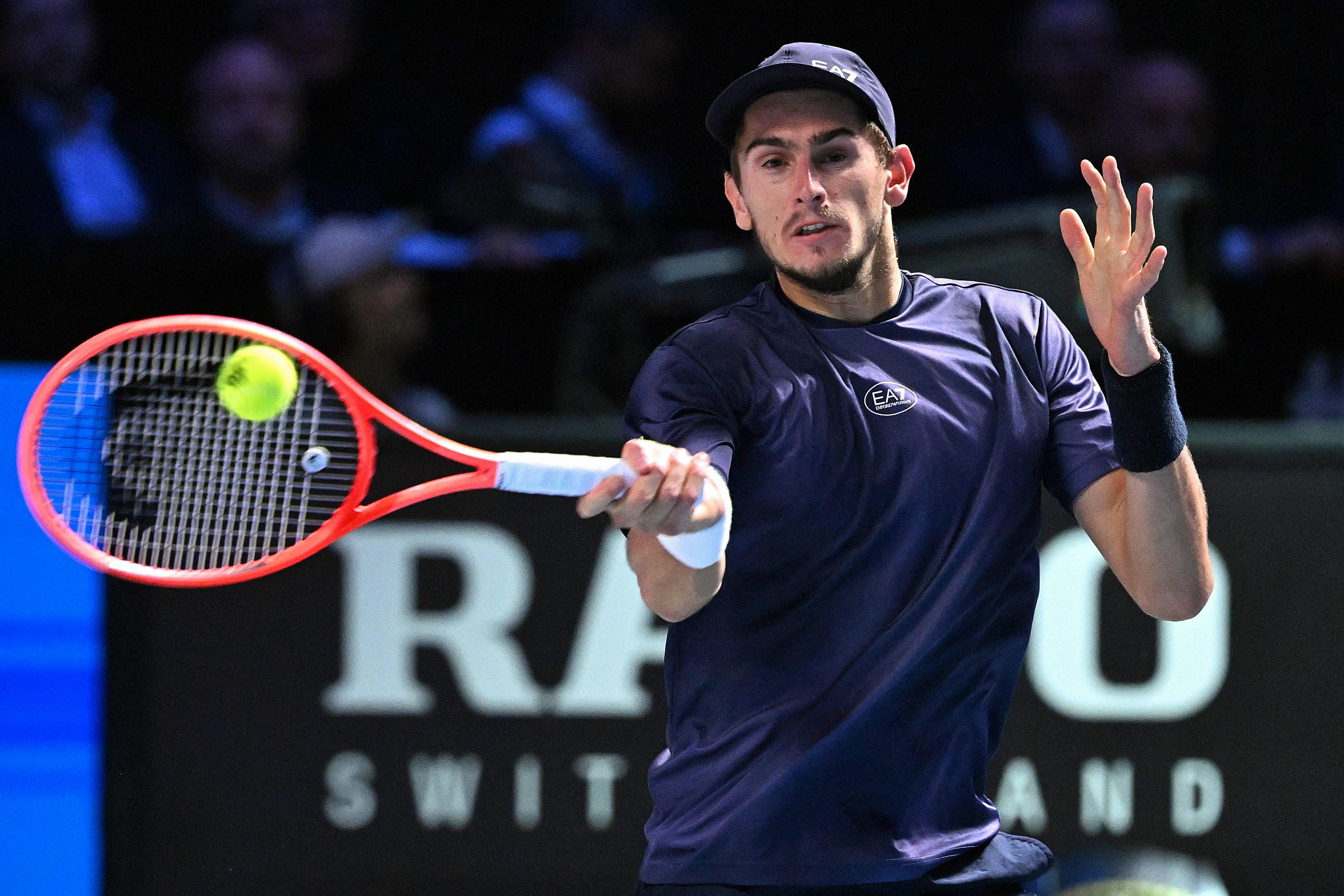 美国网球队鏖战西班牙网球队，兹维列夫统治全场的简单介绍