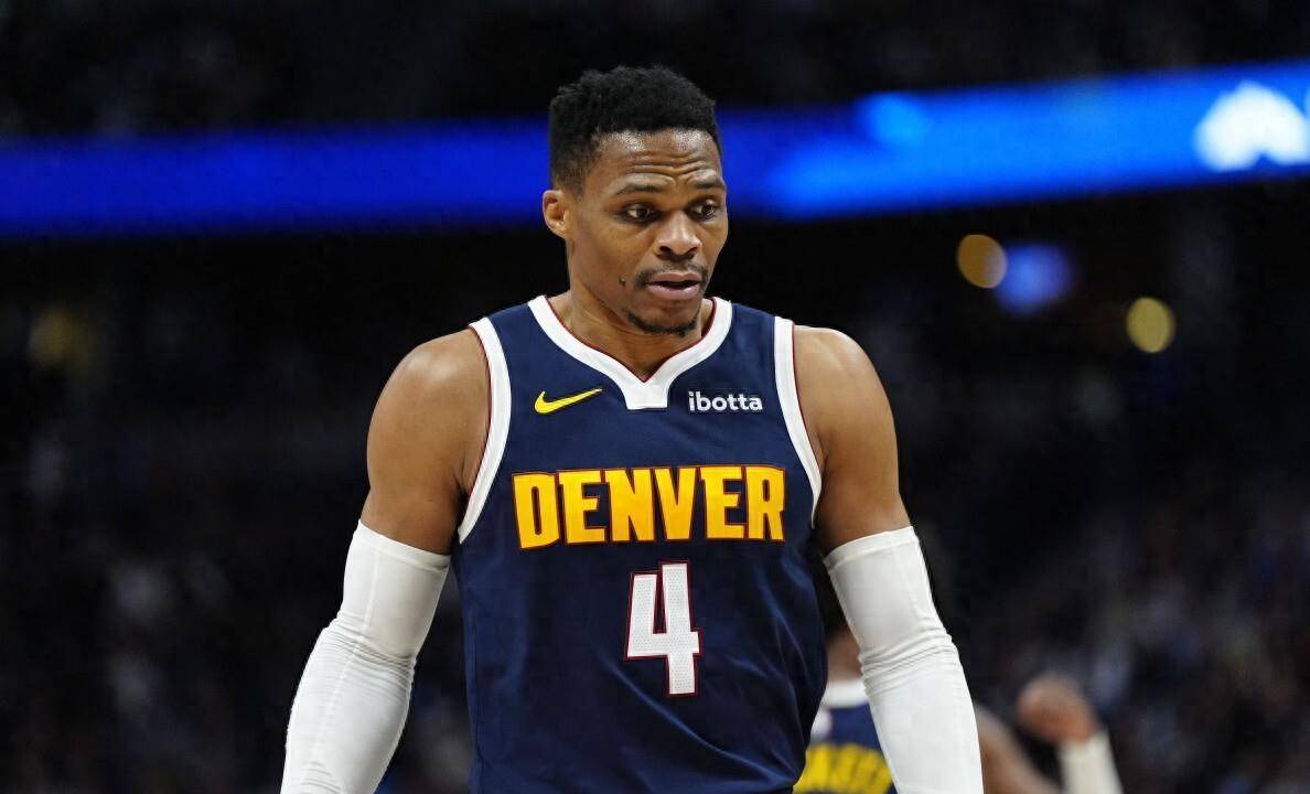 关于独行侠强势勇士B队，威斯布鲁克爆发神勇的信息