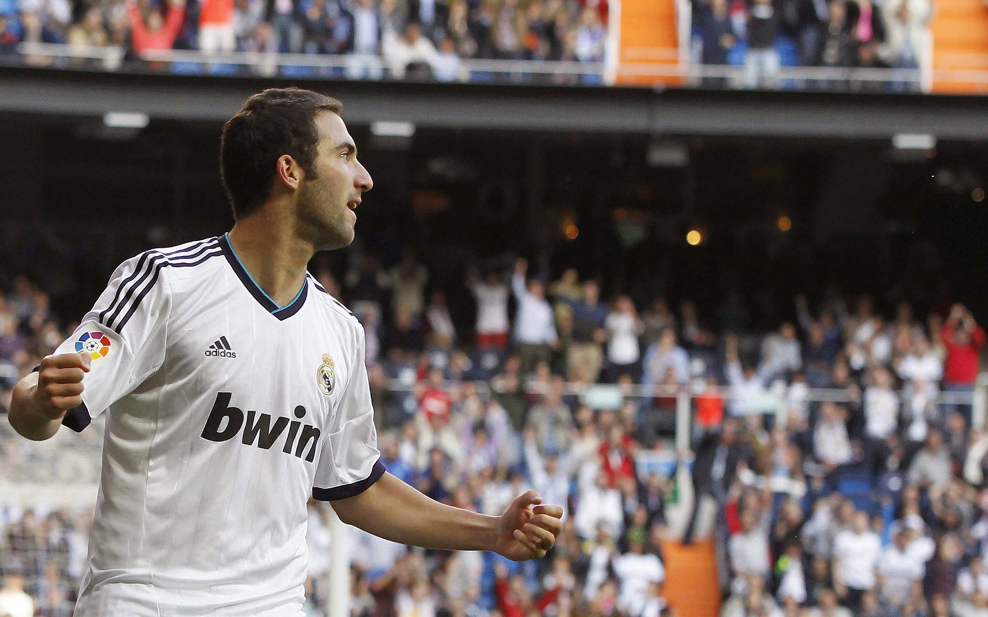 跨界竞技场，广厦血性鏖战掘金，库里英超赛场化身关键先生