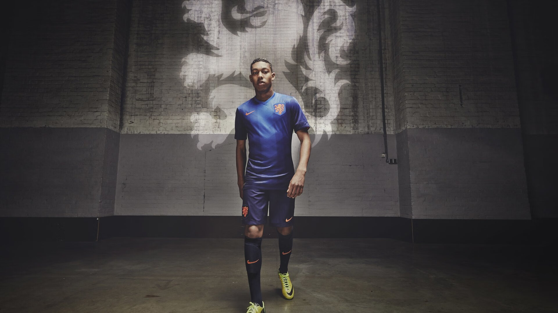 荷兰风暴席卷安菲尔德，萨内惊艳四座，利物浦防线遭遇战术性碾压