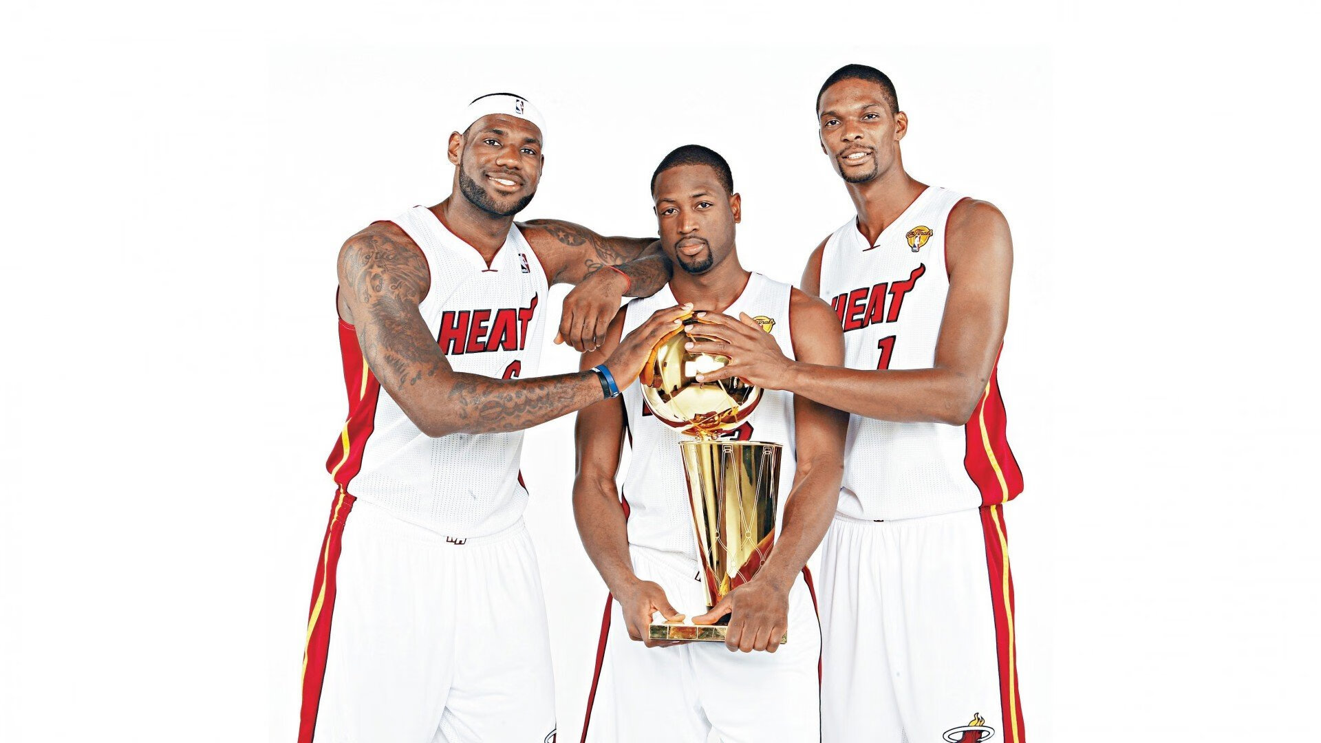 赛道与球场，当F1年度争冠焦点战遇见深圳队淘汰赛过关