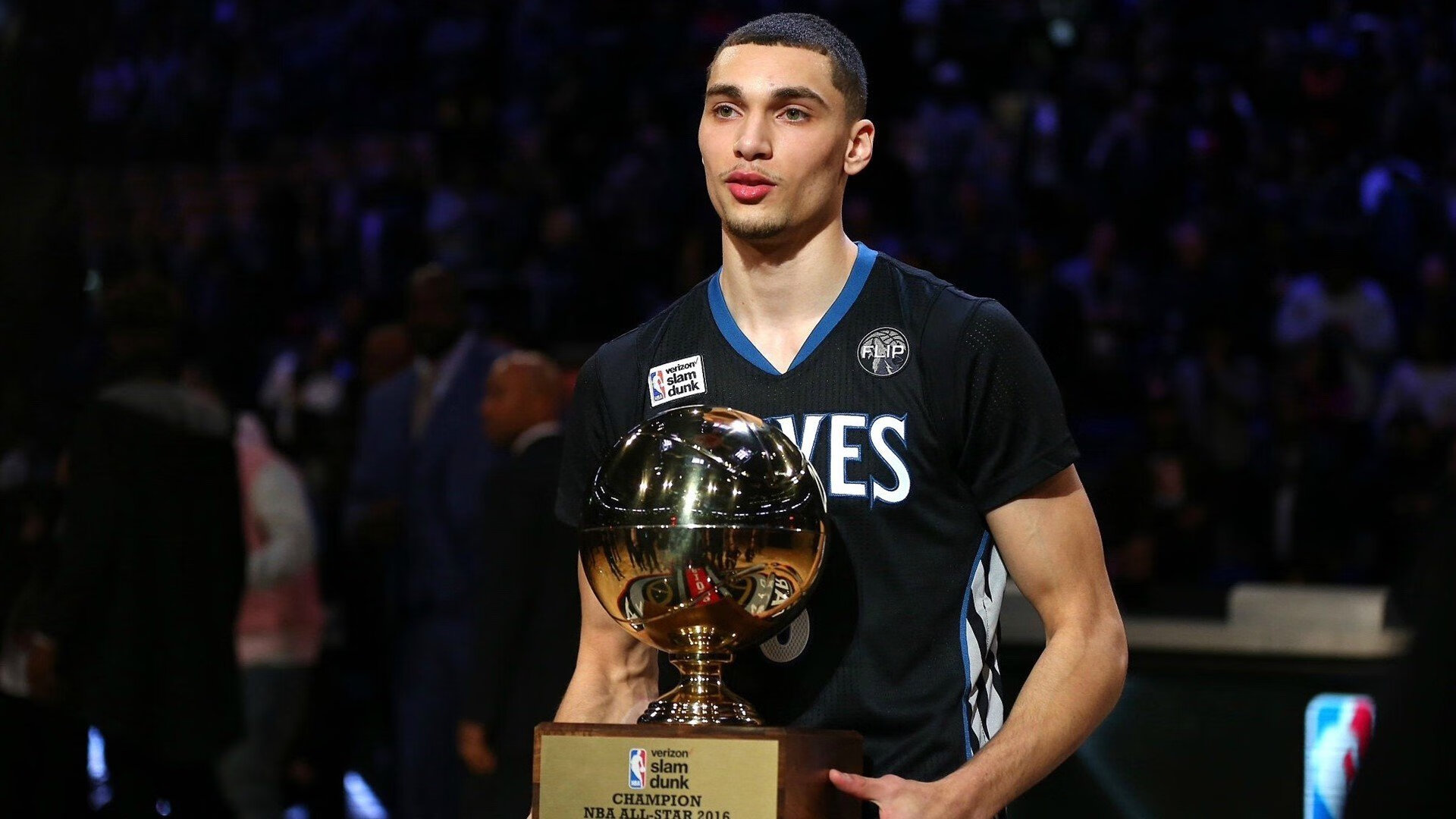 五棵松的红色暴雨,广东队以篮球之名,跨越太平洋的征服与致敬